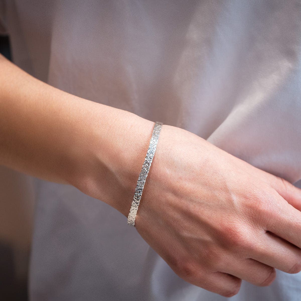 Χειροποίητα κοσμήματα Σφυρήλατο βραχιόλι χειροπέδα από ασήμι 925